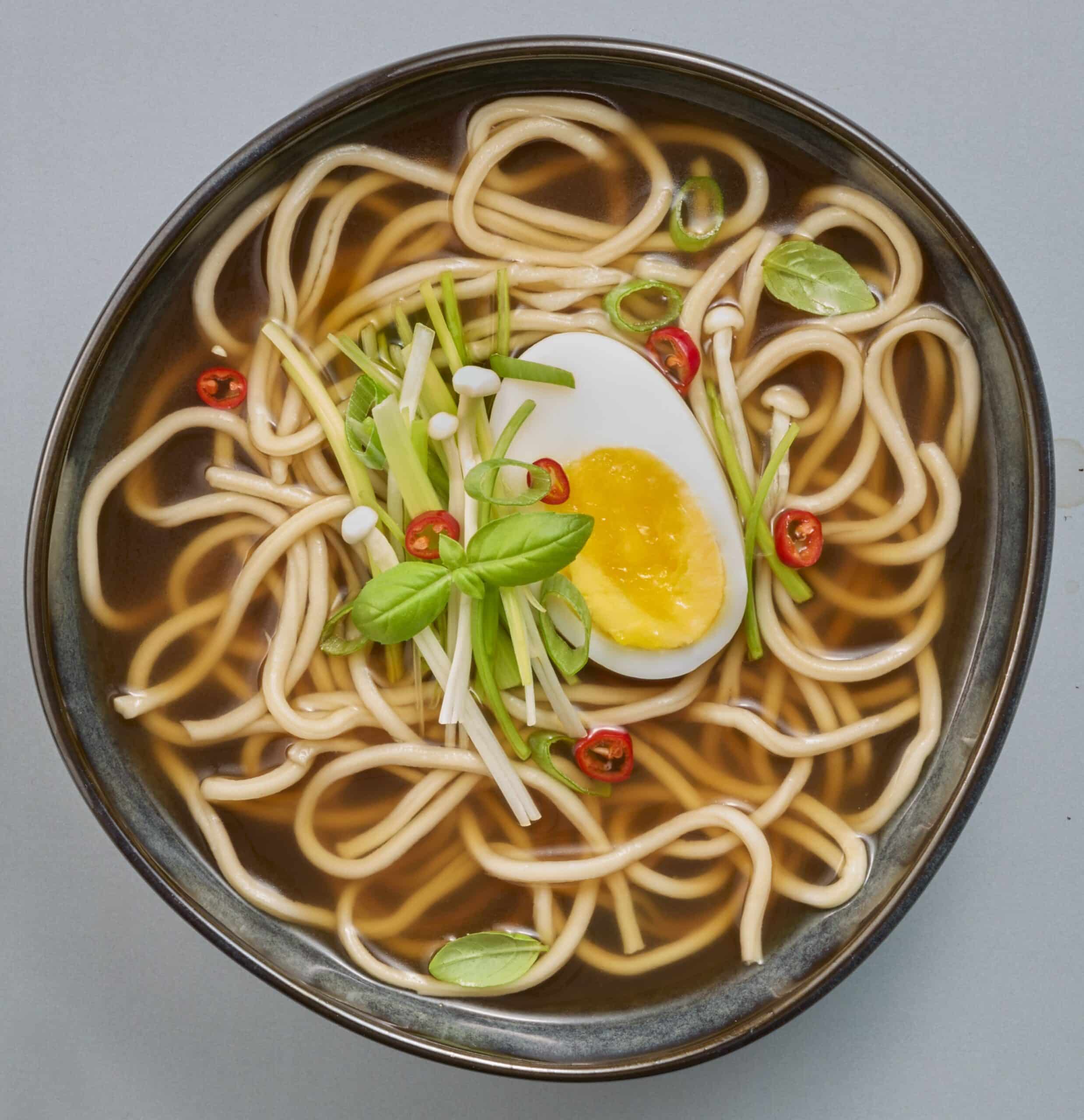 Ramen Shoyu Bio-Rinderbrühe pur als Trinkbrühe oder als schmackhafte Basis für Suppen und andere Gerichte